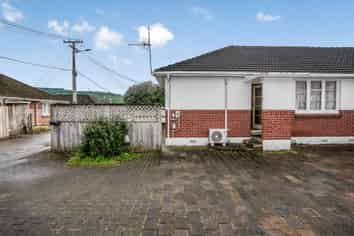 1 Bush Grove, Trentham