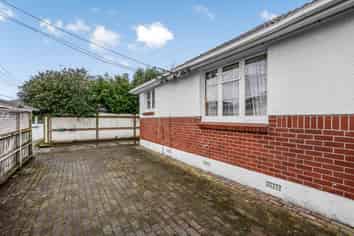 1 Bush Grove, Trentham