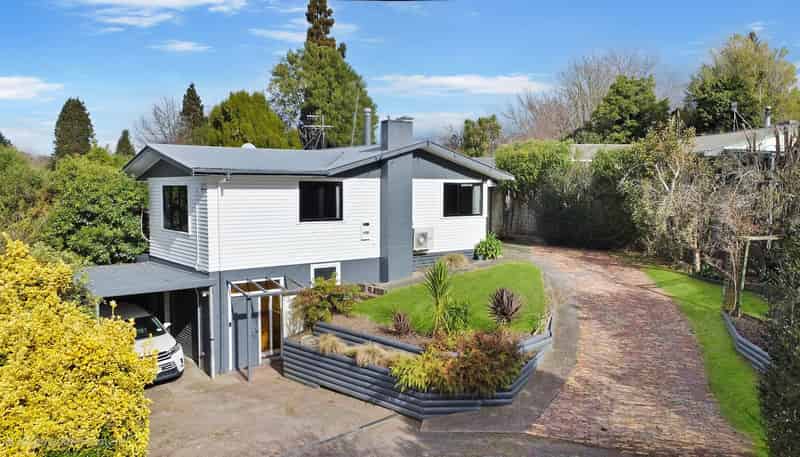280 Sunset Road, Sunnybrook