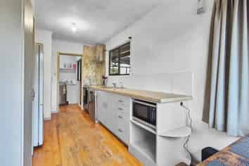 280 Sunset Road, Sunnybrook