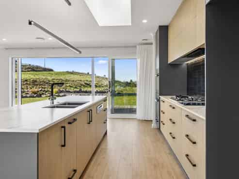 54 Great West Road, Matipo Heights