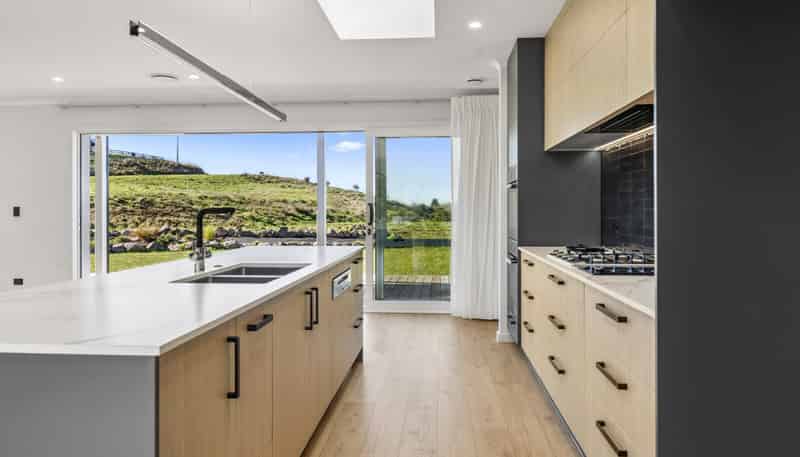 54 Great West Road, Matipo Heights