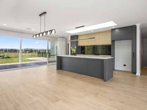 54 Great West Road, Matipo Heights