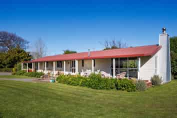 7 Campbell Road, Aorangi