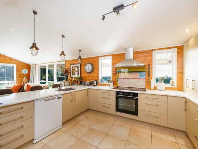 7 Campbell Road, Aorangi