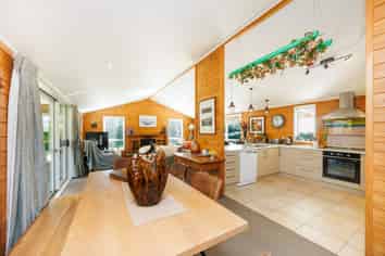 7 Campbell Road, Aorangi