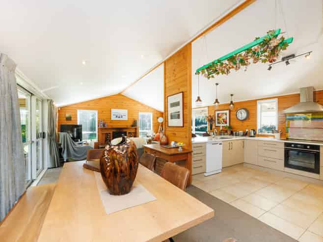 7 Campbell Road, Aorangi