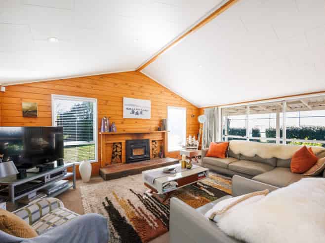 7 Campbell Road, Aorangi