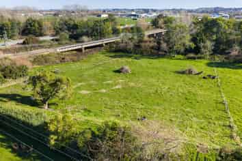 7 Campbell Road, Aorangi