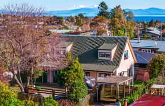 2/202 Taharepa Road, Taupo