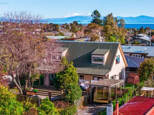 2/202 Taharepa Road, Taupo