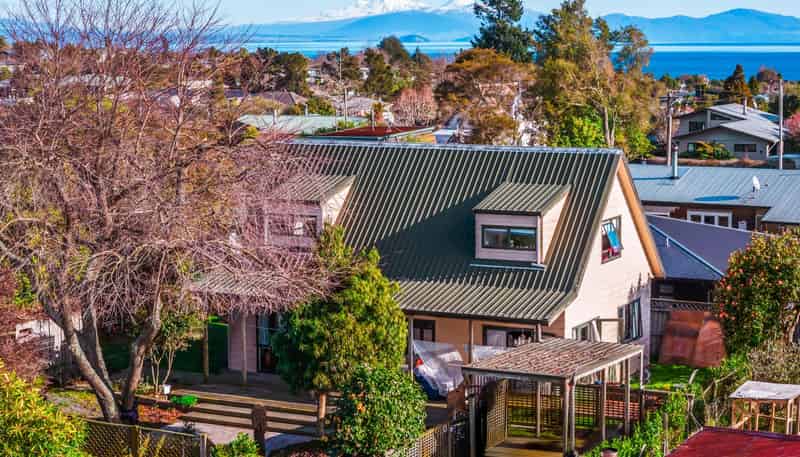 2/202 Taharepa Road, Taupo