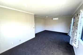 30b Domanski Crescent, Owhiro Bay