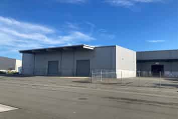 Modern High Stud Warehouse With Yard