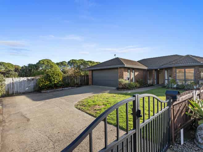 14 Lamia Grove, Papamoa