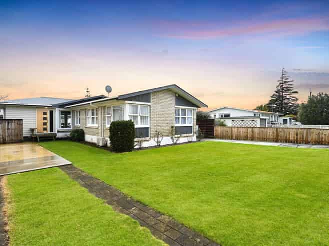 69 Resthill Crescent, Glenview
