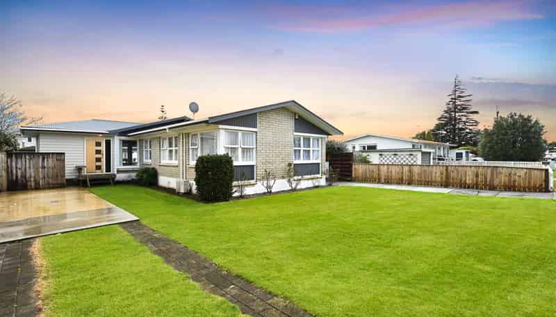 69 Resthill Crescent, Glenview