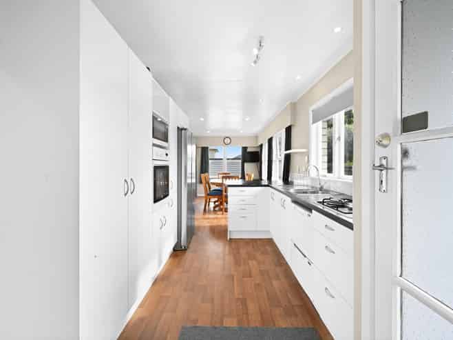 69 Resthill Crescent, Glenview