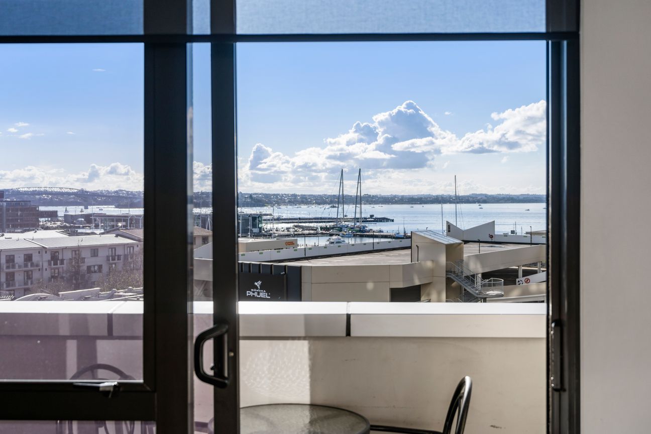 Price Drop - Picture Perfect Freehold - Fler