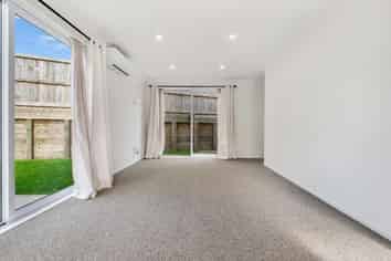 2/8 Mila Paige Close, Glenview