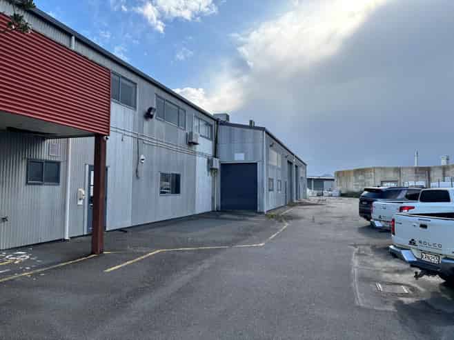 Versatile Mount Industrial with generous yard