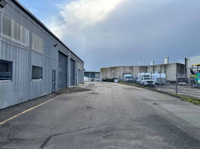 Versatile Mount Industrial with generous yard