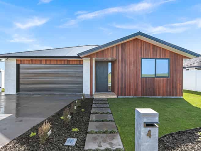 4 Kentia Court, One Tree Point