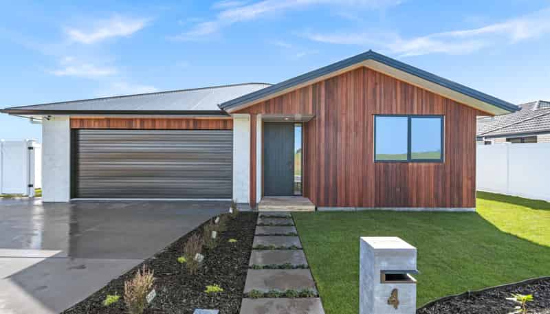 4 Kentia Court, One Tree Point