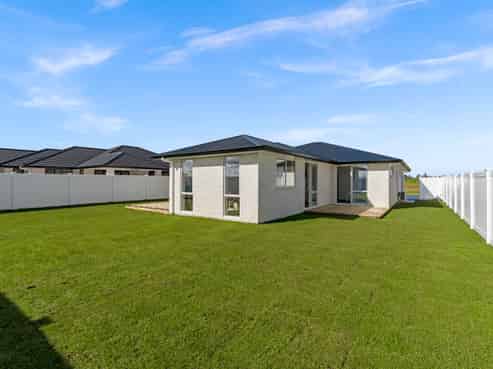4 Kentia Court, One Tree Point