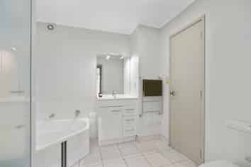 15C Charlemont Street, Whitiora