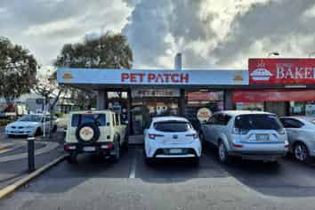 High-profile corner retail