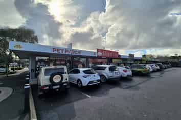 High-profile corner retail