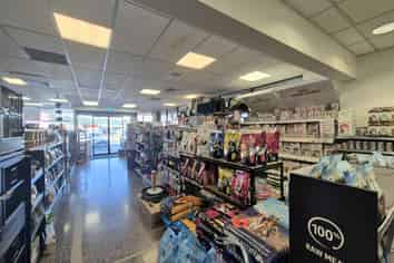 High-profile corner retail