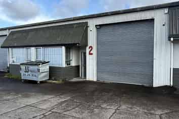 176sqm Warehouse with Drive-Through Access