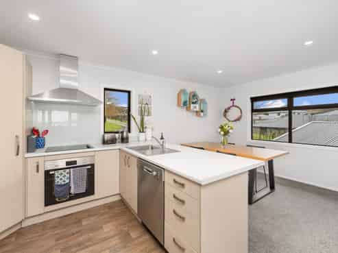 6 Poplar Grove, Feilding