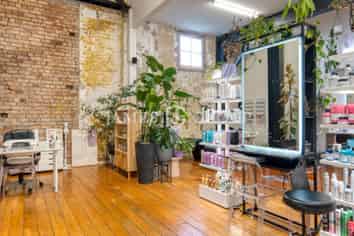 HIGH STUD KINGSLAND CHARACTER SPACE | 100M²