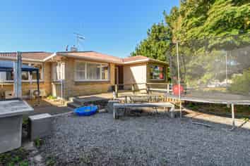 107 Bellevue Road, Brookfield