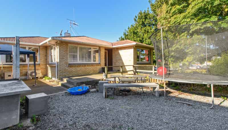 107 Bellevue Road, Brookfield