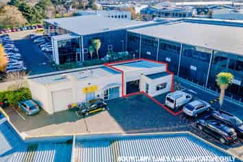 Centrally Located Tradies Unit