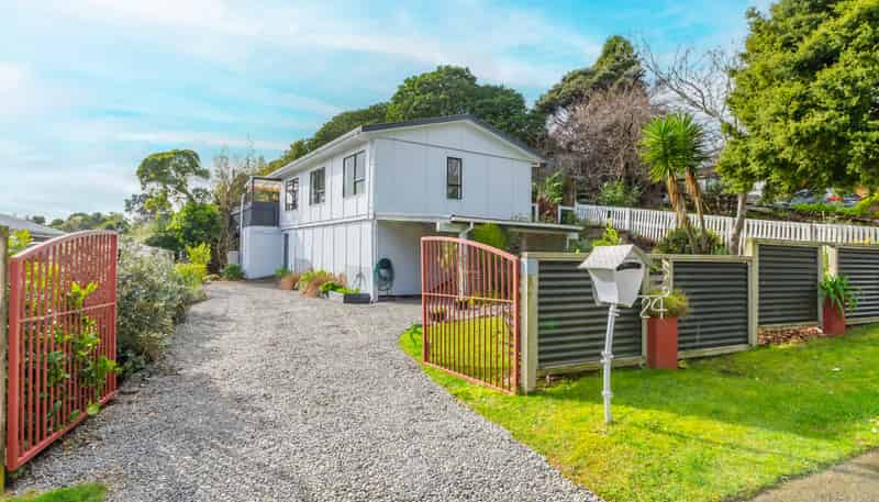 24 Hookway Grove, Paraparaumu