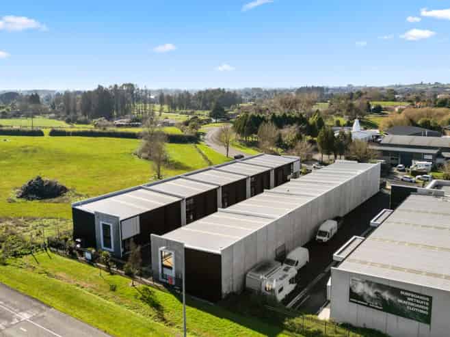 Tilt slab high stud Industrial unit
