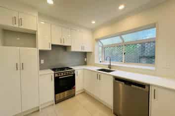 14B Bowling Avenue, Epsom