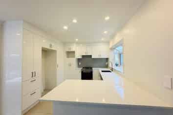 14B Bowling Avenue, Epsom