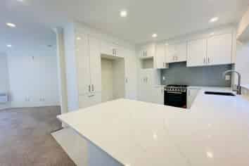 14B Bowling Avenue, Epsom