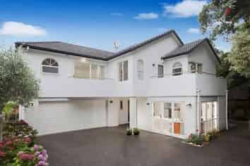 14B Bowling Avenue, Epsom