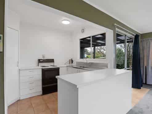16C Buckley Grove, Paraparaumu