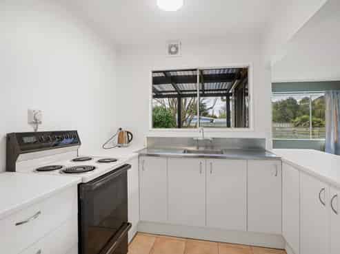 16C Buckley Grove, Paraparaumu