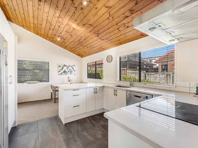 2/153 Whitford Road, Somerville