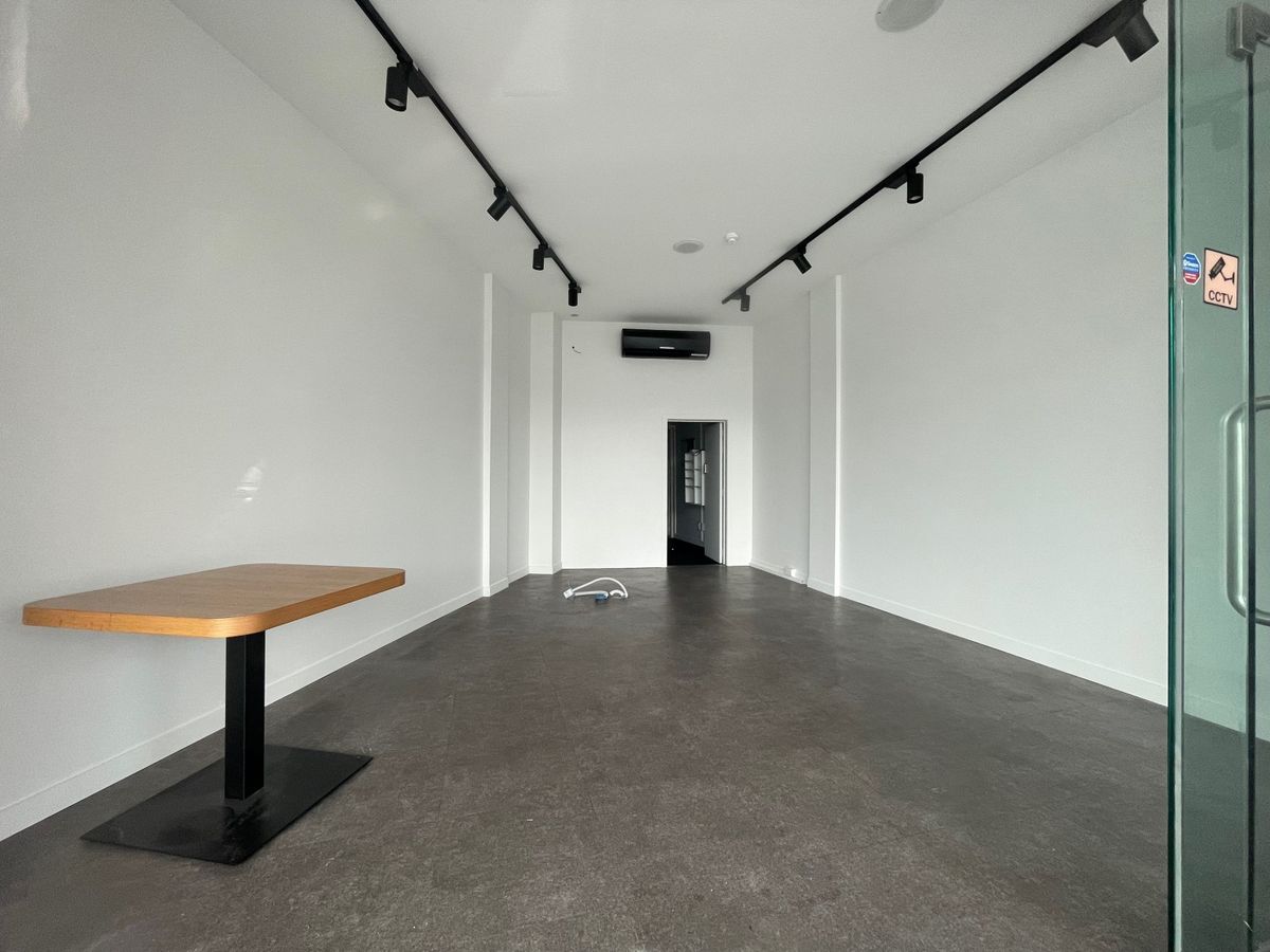 High Visibility Retail on Broadway - Ansicht 3