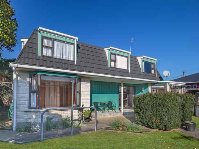 633a Queen Street East, Levin